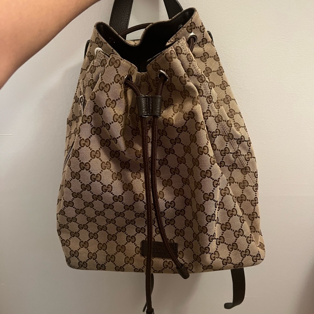 GUCCI DRAWSTRING BUCKET BAG